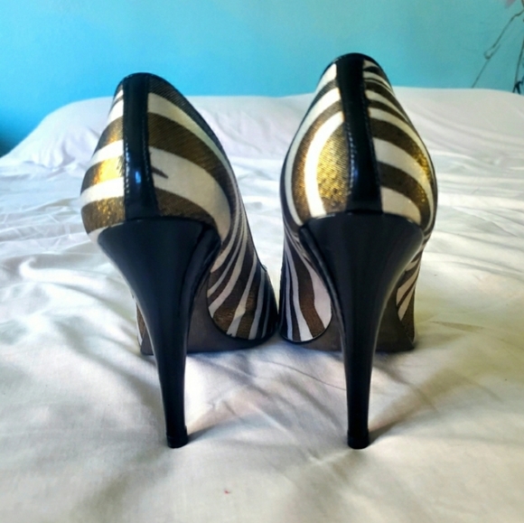 Carlos Santana Pounce White Black Metallic Zebra Heels - Picture 4 of 7